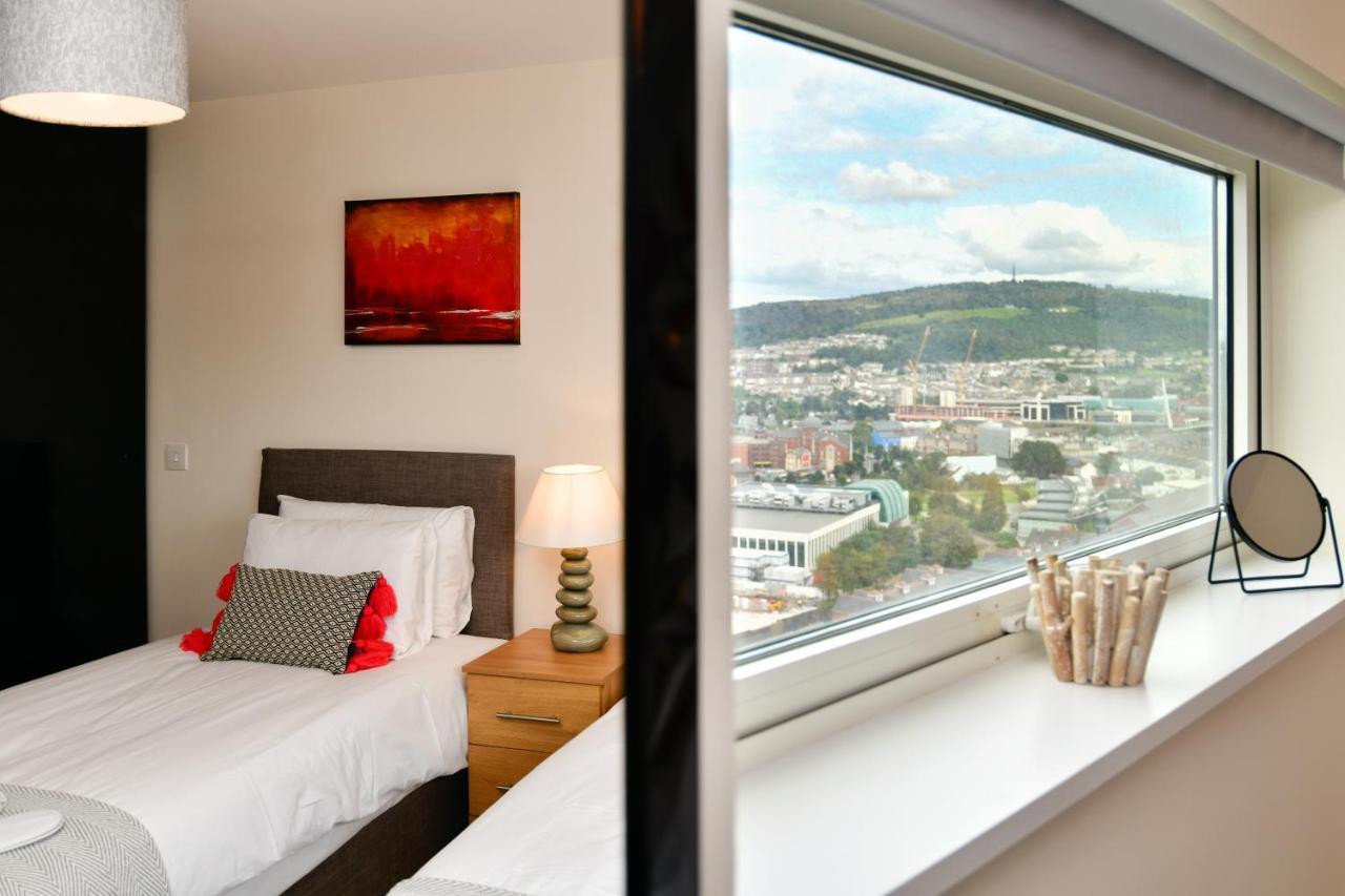 Just Stay Wales - Meridian Quay Penthouses スウォンジー エクステリア 写真