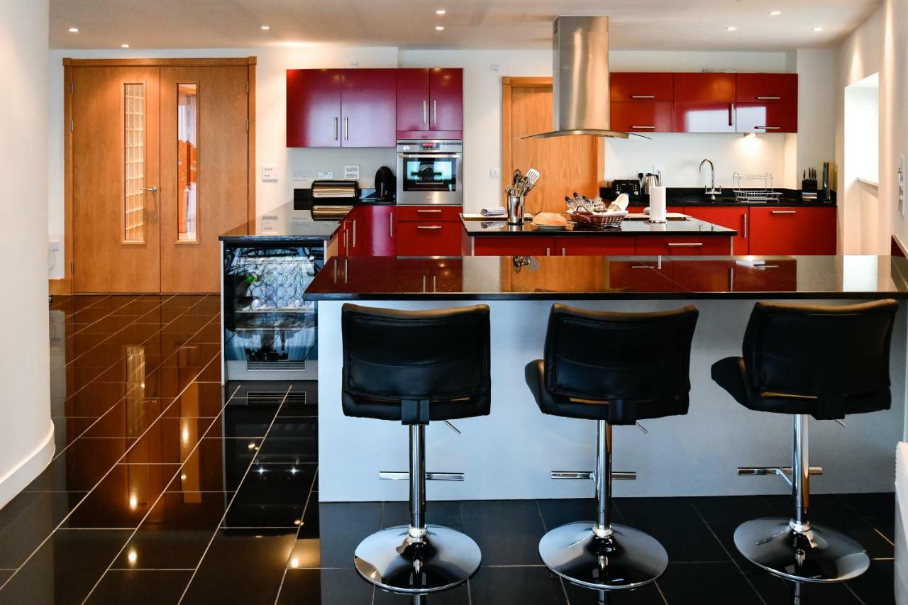 Just Stay Wales - Meridian Quay Penthouses スウォンジー エクステリア 写真