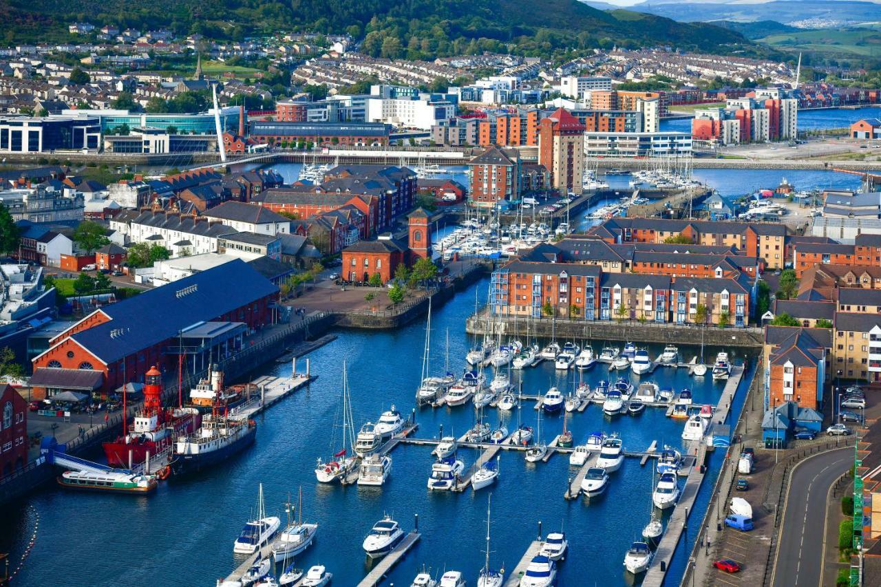 Just Stay Wales - Meridian Quay Penthouses スウォンジー エクステリア 写真