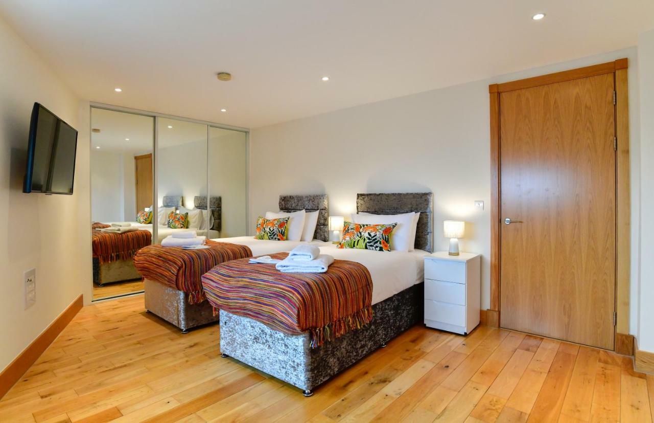 Just Stay Wales - Meridian Quay Penthouses スウォンジー エクステリア 写真